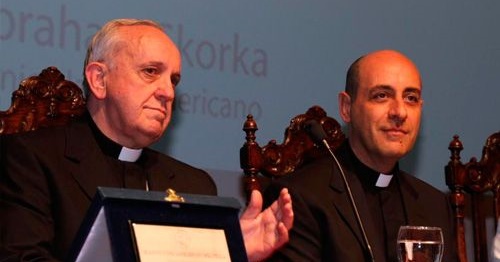 Kardinal Bergoglio mit Victor Manuel Fernandez 2011 in Buenos Aires