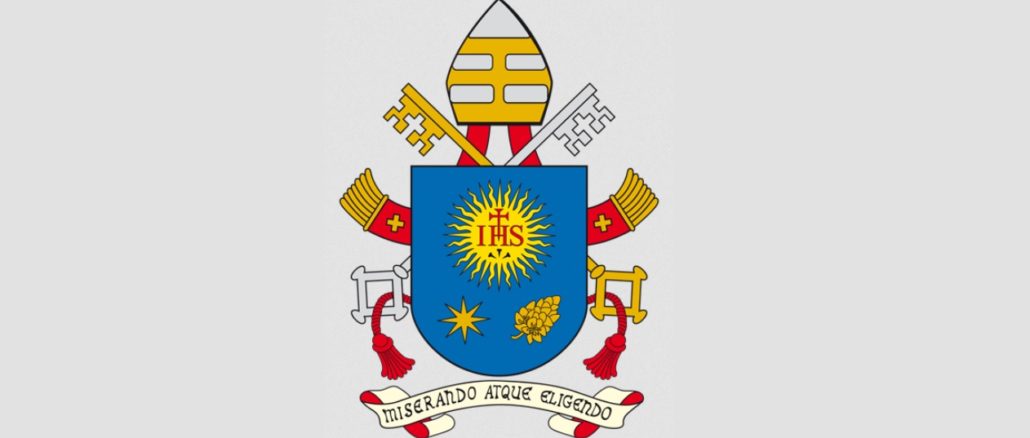 Das Wappen von Papst Franziskus vom 18. März sorgte für Irritationen. Neun Tage später wurde nun ein korrigierte Fassung präsentiert: ohne fünfzackigen Stern.