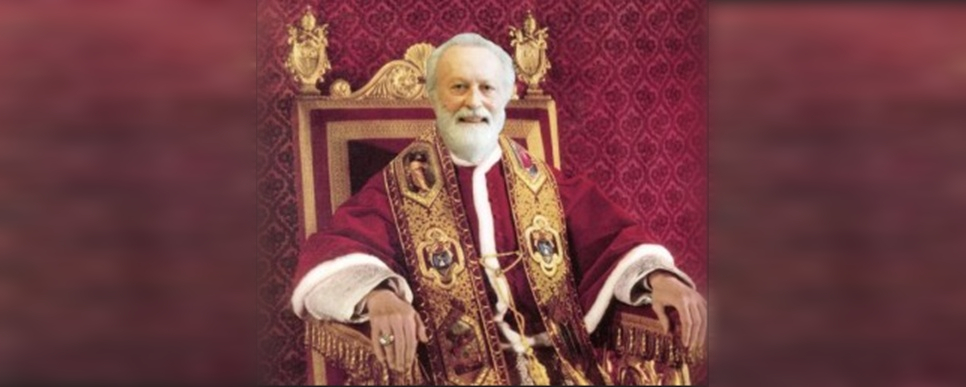 Ist der freimaurerische Atheist Eugenio Scalfari der eigentliche Papst? "Dagospia" veröffentlichte die Fotomontage, und wenn schon im verachteten päpstlichen Ornat.