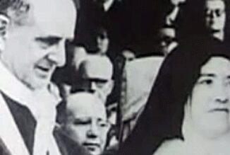 Papst Paul VI. mit Sr. Lucia dos Santos, dem einzigen Seherkind von Fatima, das das Kindesalter überlebte.