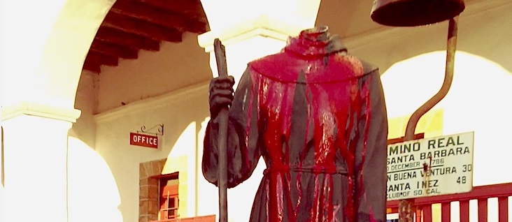 Gewalttätige Kirchenfeindlichkeit im "liberalen" Kalifornien. Die enthauptete Statue des heiligen Junipero Serra, des Apostels von Kalifornien.