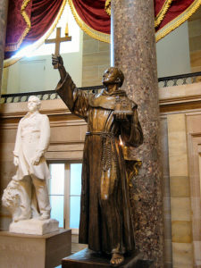 Die Staute des heiligen Juniperio Serra im Capitol.