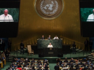 Papst Franziskus bei seiner Festrede im Glaspalast der UNO , bevor die Post-2015-Agenda beschlossen wurde.