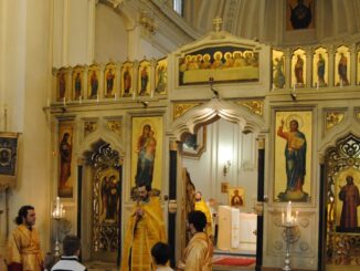 Die Ikonostase in der Kirche des Russicums in Rom.