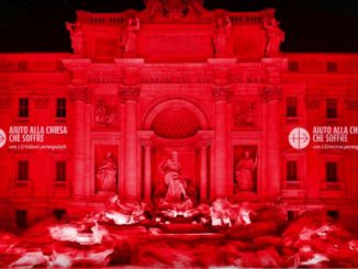 Das Blut der Märtyrer (Aktion von KIrche in Not, Fontana di Trevi, April 2016).