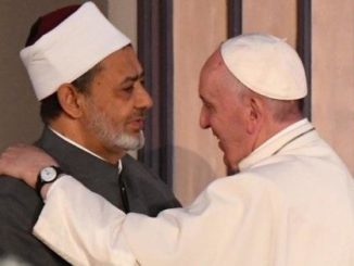 Papst Franziskus und Großimam Al-Tayyib bei der "Friedenskonferenz" in Kairo (28. April 2017)