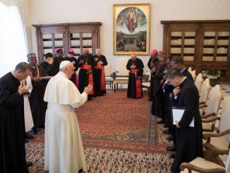 Papst Franziskus mit der Delegation des Bistums Ahiara