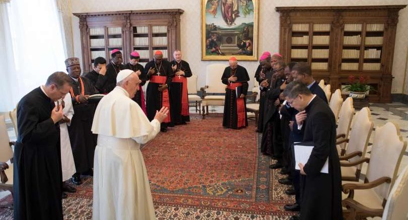 Papst Franziskus mit der Delegation des Bistums Ahiara