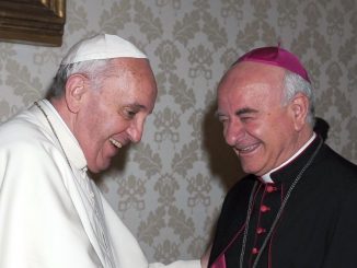 Papst Franziskus mit seinem Lebensrechtsbeauftragten Vincenzo Paglia