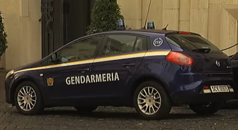 Die Staatsanwaltschaft von Rom hat wegen häuslicher Gewalt Anklage gegen einen päpstlichen Gendarmen erhoben.