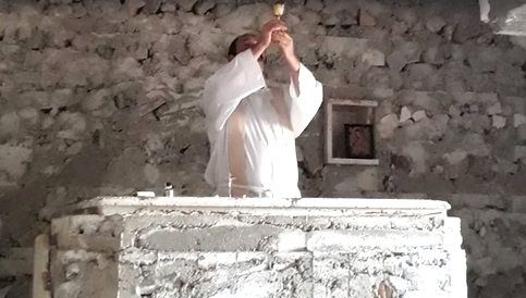 Erste Heilige Messe im Römischen Ritus nach drei Jahren IS-Besetzung. "Die Dschihadisten haben nur Zerstörung hinterlassen."