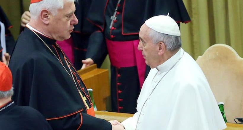 Kardinal Müller und Papst Franziskus: "innerhalb einer Minute" zerbrochene Einheit. Eine Entlassung ohne Begründung.