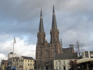 Die Tilburger Sint Jozefkerk wurde durch illegale Dreharbeiten zu einem Pornofilm entweiht, doch die niederländische Staatsanwaltschaft sieht keinen Straftatbestand gegeben.