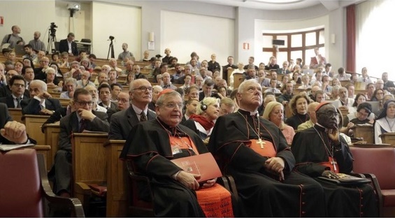 Associated Press über die römische Tagung zum 10. Jahrestag von Summorum Pontificum, die gestern am Angelicum stattfand