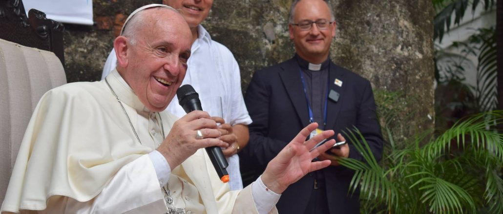 Papst Franziskus antwortet in Cartagena den kolumbianischen Jesuiten.