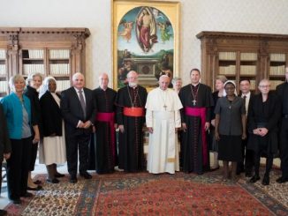 Papst Franziskus und die Mitglieder der Kommission für den Schutz von Minderjährigen