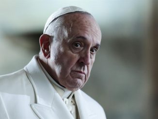 Papst Franziskus wegen Verbreitung und Förderung vov Häresien zurechtgewiesen. Zurechtweisung des Papstes rüttelt die katholische Welt auf.
