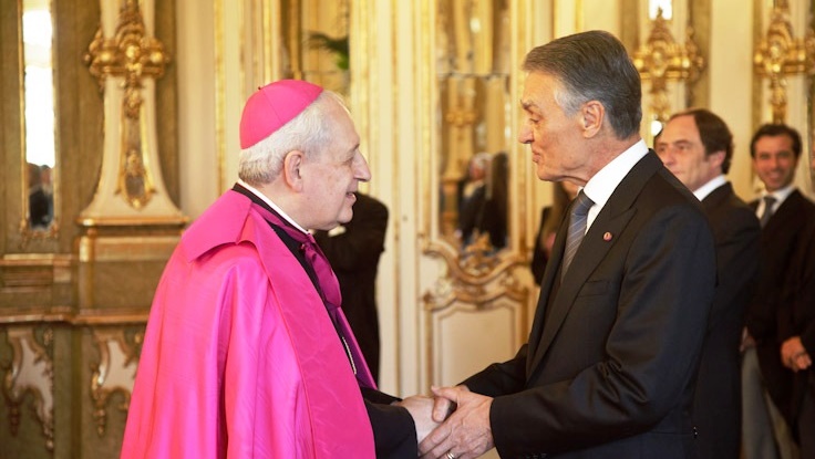 Nuntius Rino Pasigato mit dem vorigen portugiesischen Staatspräsidenten Anà­bal Cavaco Silva (2006-2016)