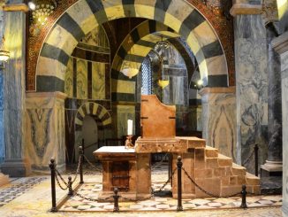 Kaiserthron im Aachener Dom, Symbol Europas, das durch das Christentum entstanden ist.