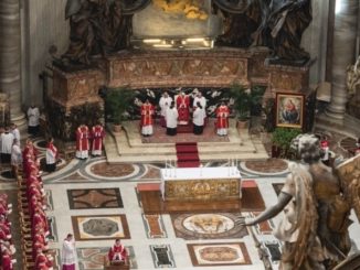 Am vergangenen Freitag zelebrierte Papst Franziskus im Petersdom eine Heilige Messe für die verstorbenen Kardinäle.