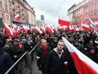 Mehr als 100.000 Polen demonstrierten am Wochenende für ein freies, unabhängiges und christliches Polen. Kritik wurde an der EU ("Die EU ist nicht Europa") und der Islamisierung Europas geübt.
