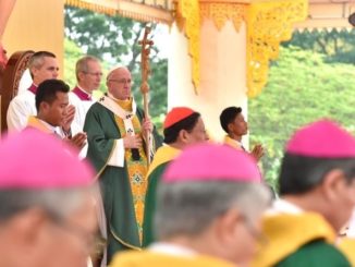 Franziskus in Rangun: Will Franziskus die Mission abschaffen und durch humanitäre Hilfe für Arme ersetzen? Die Asien-Reise hinterläßt viele offene Fragen.