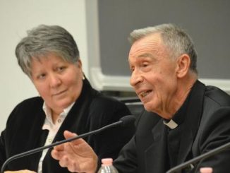 Kurienerzbischof Luis Ladaria Ferrer SJ bei seinem ersten öffentlichen Auftritt als Glaubenspräfekt, mehr als fünf Monate nach seiner Ernennung.