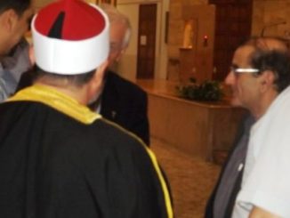 Mailands neuer Erzbischof Delpini traf sich in der Pfarrei Regina Pacis in Monza mit dem Imam.