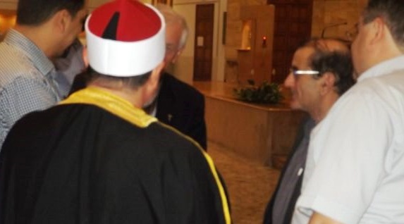 Mailands neuer Erzbischof Delpini traf sich in der Pfarrei Regina Pacis in Monza mit dem Imam.