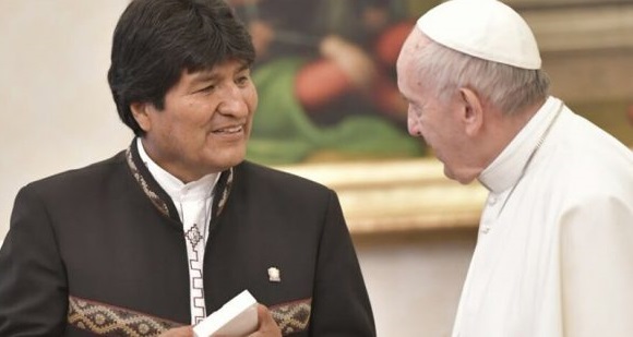 Evo Morales mit Papst Franziskus im Vatikan: Handeln so „Freunde?“