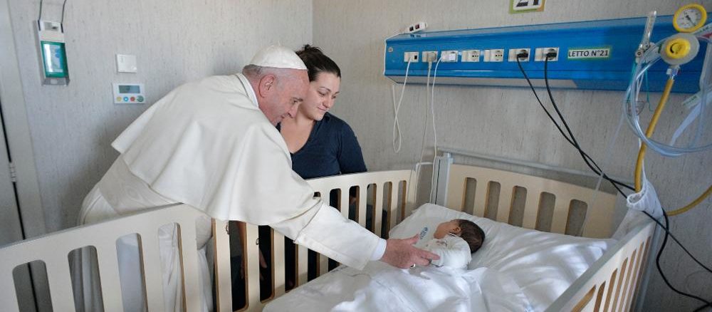 Papst Franziskus: Besuch im päpstlichen Kinderkrankenhaus Bambino Gesù.