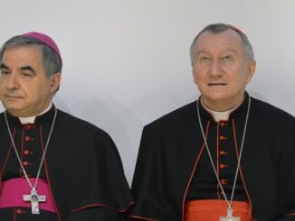Vatikanisches Staatssekretariat: Erzbischof Becciu und Kardinal Parolin (rechts).