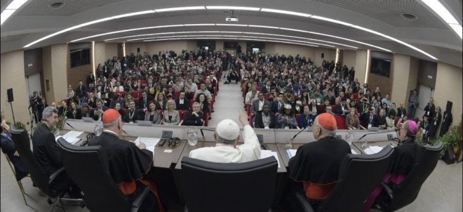Papst Franziskus beim vorsynodalen Treffen, das gestern in Rom stattfand.