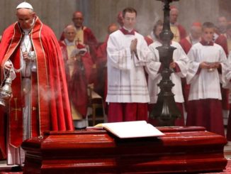 Kardinal Castrillon Hoyos - Ultima commendatio et valedictio durch Papst Franziskus.