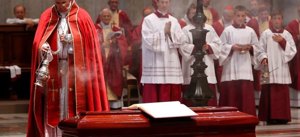 Kardinal Castrillon Hoyos - Ultima commendatio et valedictio durch Papst Franziskus.