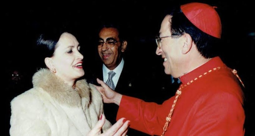 Bessere Zeiten: Martha Alegria Reichmann, die Witwe des langkährigen honduranischen Botschafters beim Heiligen Stuhl, mit Kardinal Maradiaga. Heute erhebt sie schwere Vorwürfe gegen den engen Vertrauten von Papst Franziskus.