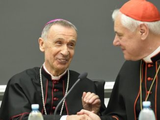 Neo-Kardinal Ladaria Ferrer mit Kardinal Müller, der damals noch Präfekt der Glaubenskongregation war.