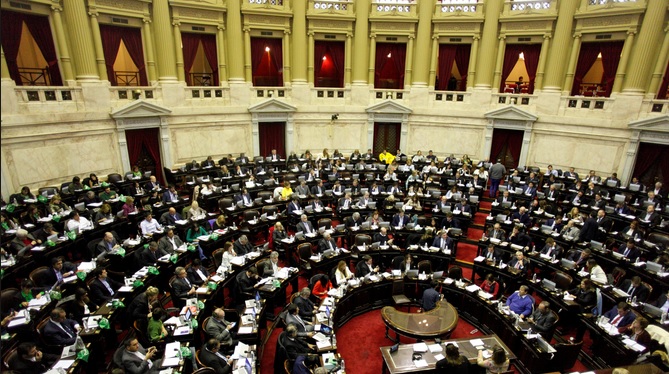Die argentinische Abgeordnetenkammer beschloß mit vier Stimmen Mehrheit die Legalisierung der Abtreibung.