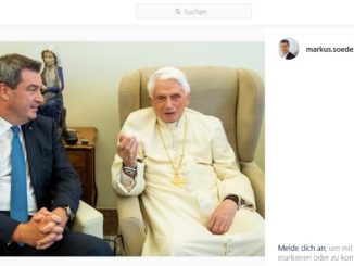 Benedikt XVI. mit dem bayerischen Ministerpräsidenten Markus Söder