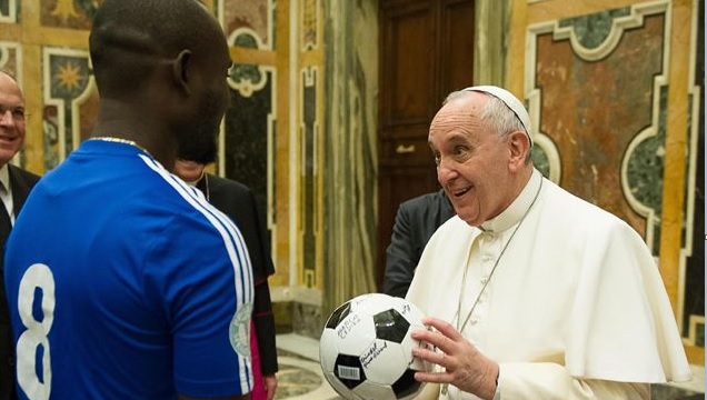 Fußball-WM 2018: Grußbotschaft von Papst Franziskus. Wozu der Papst Stellung nimmt und wozu nicht.