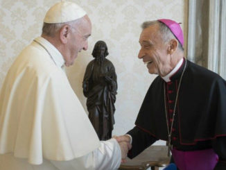 Kardinal Ladaria und Papst Franziskus