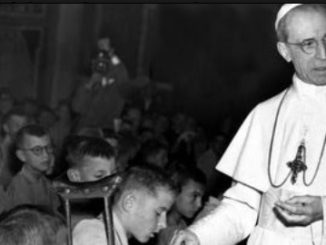 Der Zweifel: Heiligsprechungen als Instrument der Kirchenpolitik. Im Bild Pius XII. (1939-1958)