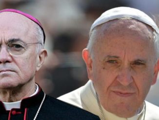 Erzbischof Carlo Maria Viganò brachte Papst Franziskus in schwere Bedrängnis. Sether steht der Vatikandiplomat im Scheinwerferlicht. Das brachte auch einen Rechtsstreit mit seinem Bruder an die Öffentlichkeit.