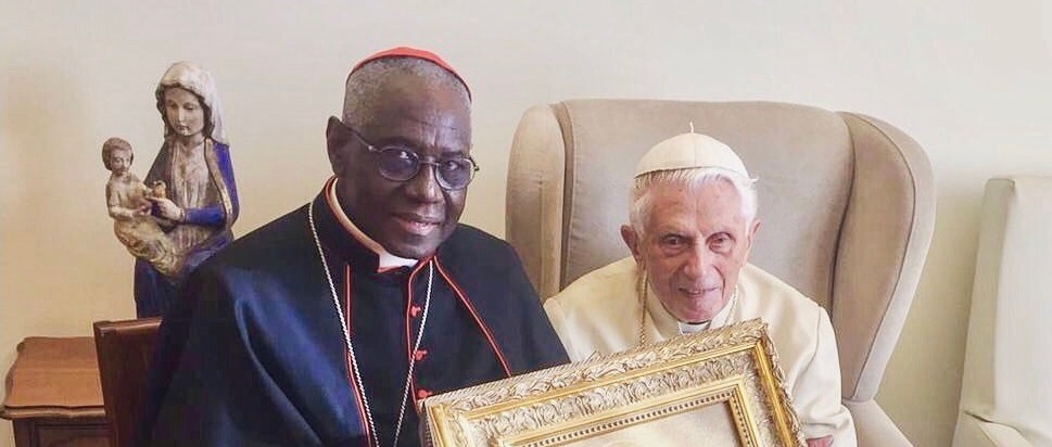 Kardinal Sarah bei Benedikt XVI.