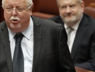 Senator O'Sullivan konterte im Australischen Senat originell auf die Abtreibungslobby und stelle die Gender-Ideologie bloß
