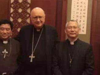 „Geste des Gehorsams“: Erzbischof Celli mit legitimen Bischöfen Chinas, die zugunsten von regimehörigen Bischöfen zurücktreten müssen.