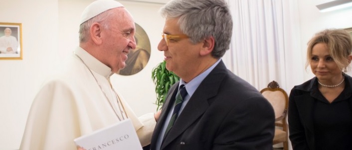Papst Franziskus mit Andrea Tornielli