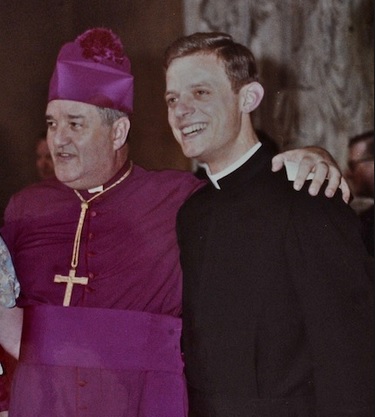 Bischof Wright mit seinem Sekretär Wuerl