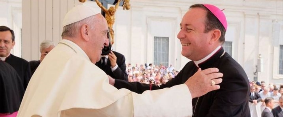 Neue Mißbrauchsvorwürfe könnten Papst Franziskus „vom Richter zum Angeklagten“ werden lassen.