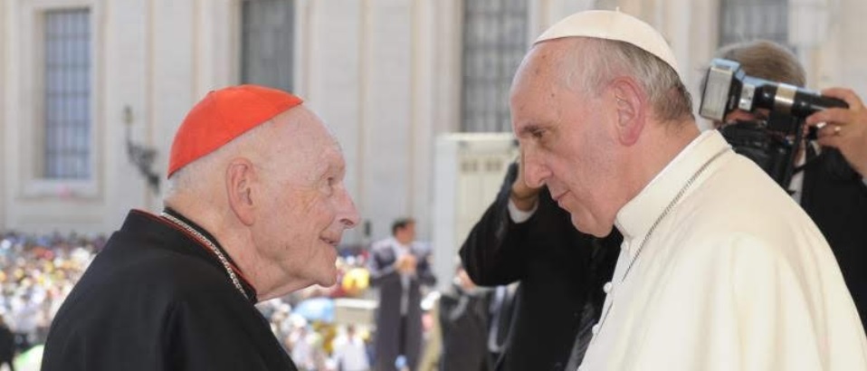 Papst Franziskus mit Kardinal McCarrick